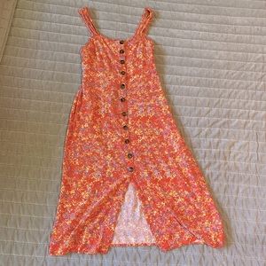 Cute summer dress. Just not my color. Soft fabric and comfortable